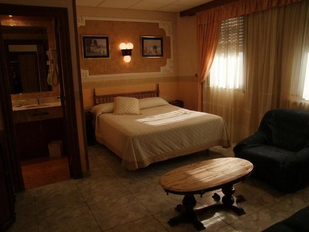 Hotel Montearagon Huesca Kültér fotó