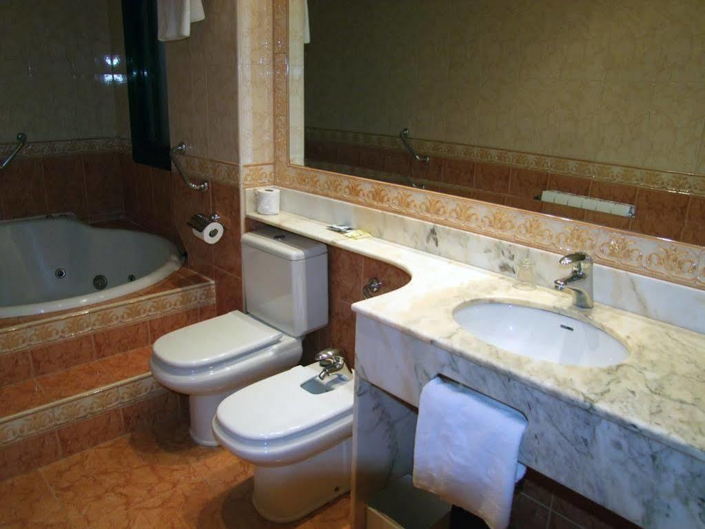 Hotel Montearagon Huesca Kültér fotó