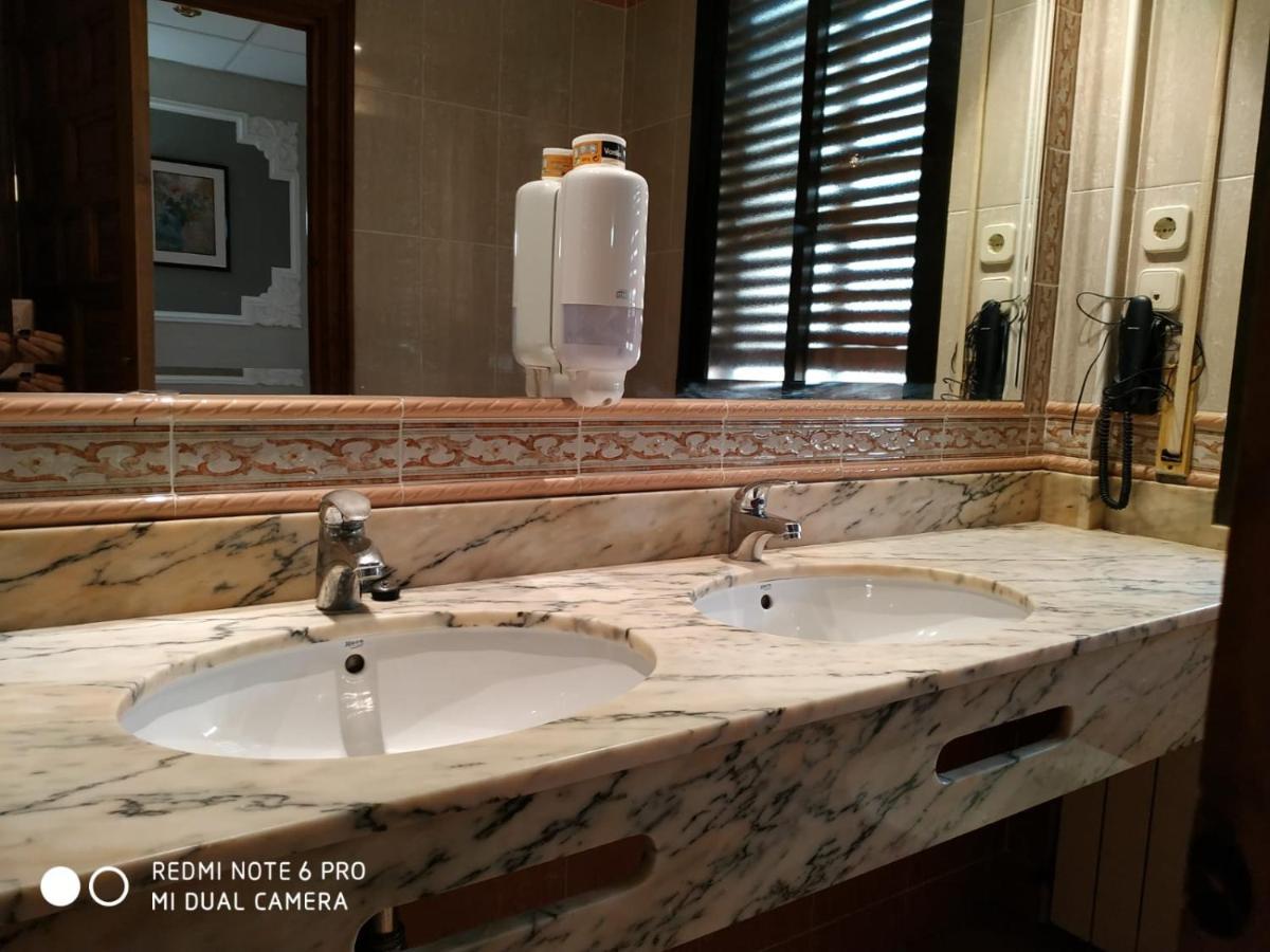 Hotel Montearagon Huesca Kültér fotó